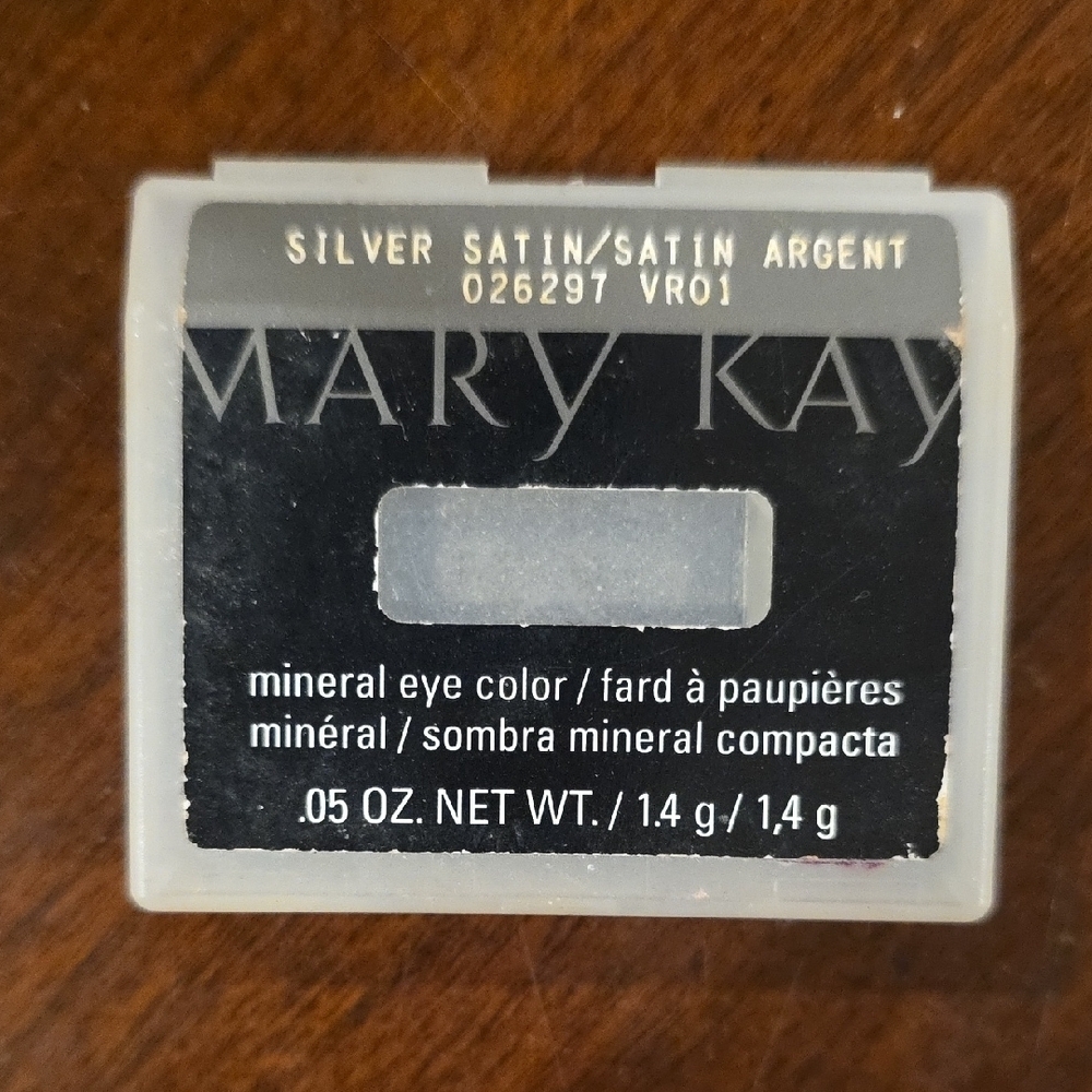 (J52) Mary Kay Silver Mineral Eyeshadow Satin Finish